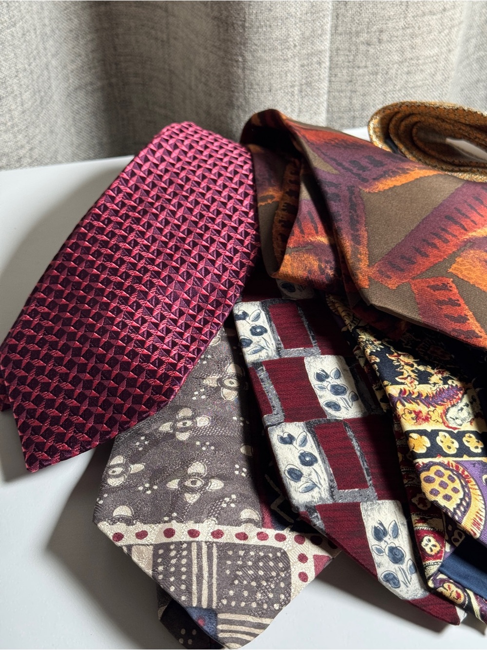 Lot of 8 Vintage Silk Ties DKNY DAKS Mario Valentino Daniel Hechter - Picture 2 of 7